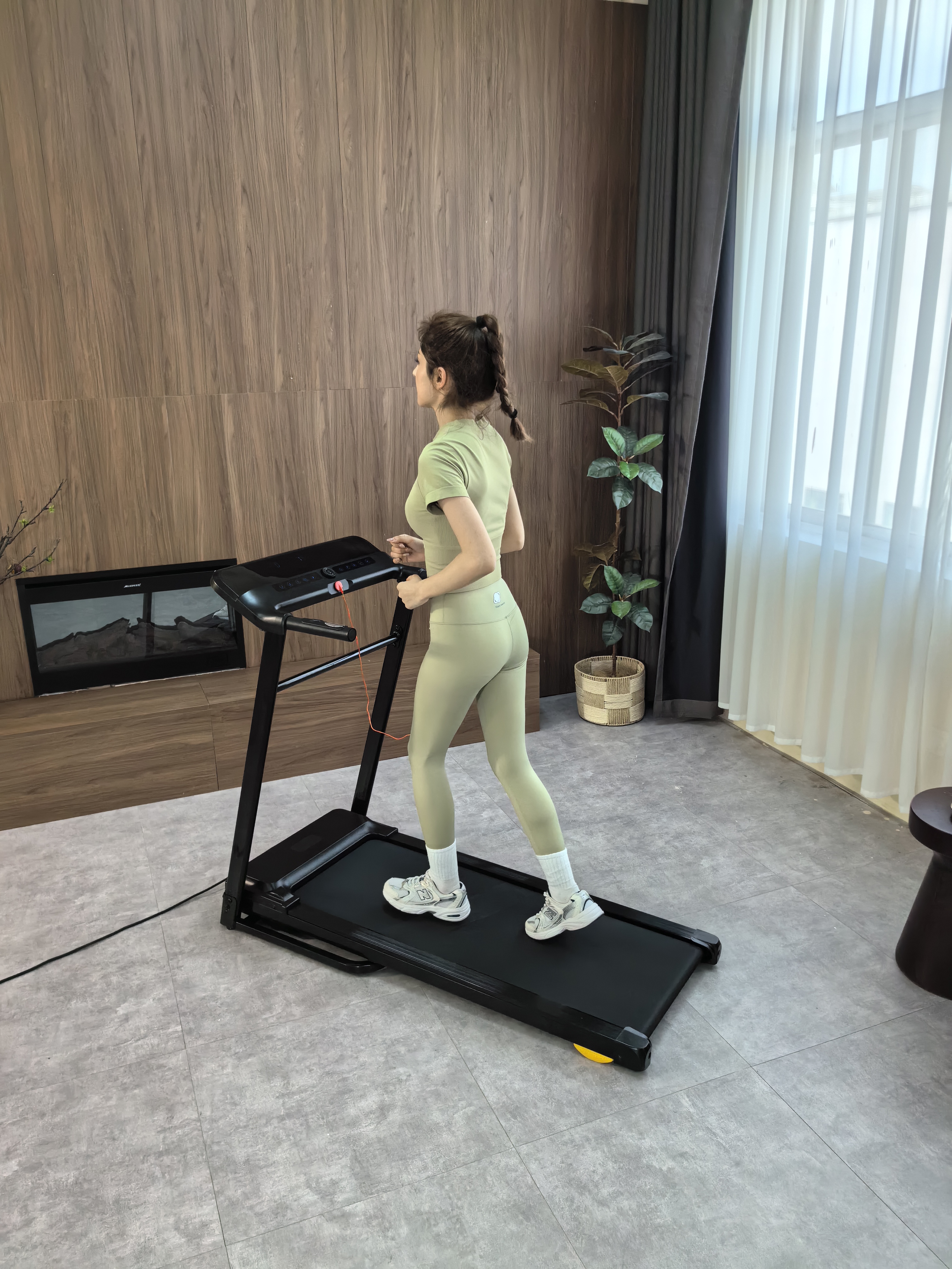 CE Certificated 1100*400mm Running Area Walking Running Machine 120KG Load Capacity Home Sports Exercise Treadmill With Heart Rate Testing